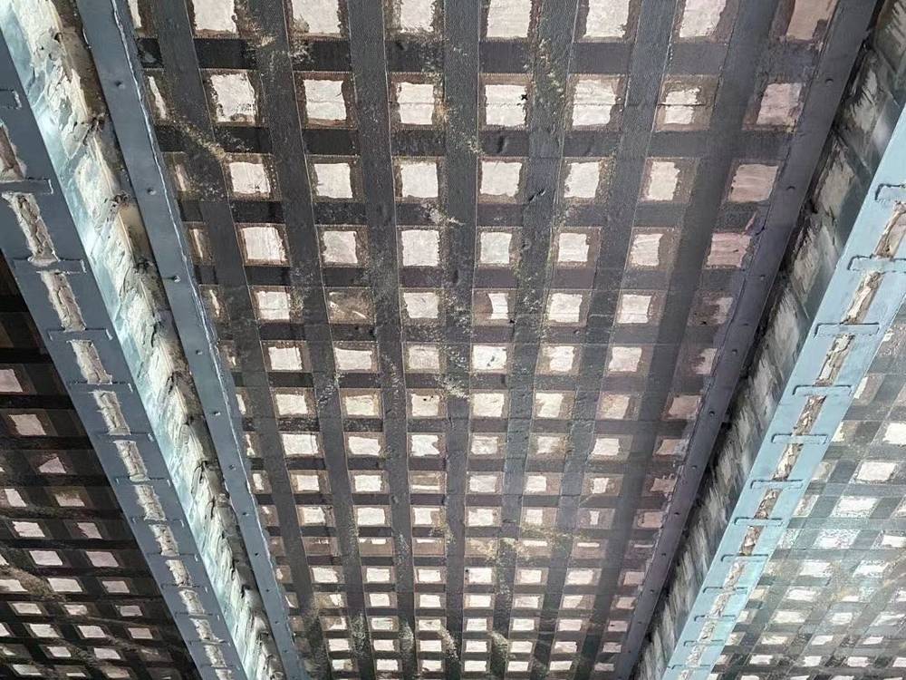 游泳池承重加大粘钢碳纤维布加固